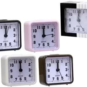 RELOJ CON ALARMA CUADRADO, COLOR NEGRO, ROSADO, BLANCO Y MARRÓN